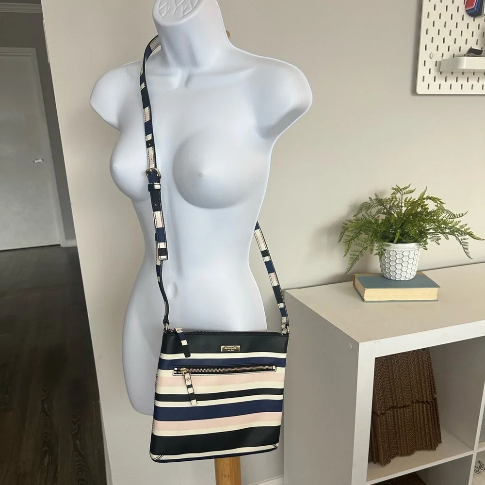 Like New Kate Spade New York Black Blue Cruise Stripe Laurel Way Rima Crossbody